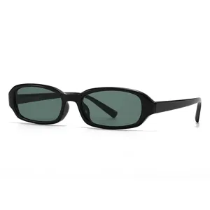 Retro schmale quadratische Sonnenbrille mit schwarzem Rahmen und dunkelgrünen Gläsern, stylisch.