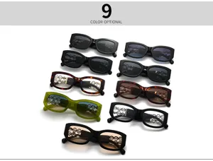 Detailansicht der trendigen bunten rechteckigen Sonnenbrille mit stilvollen Kettendetails.