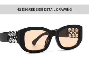 45-Grad-Seitenansicht der stilvollen schwarzen Sonnenbrille mit metallischen Nieten.