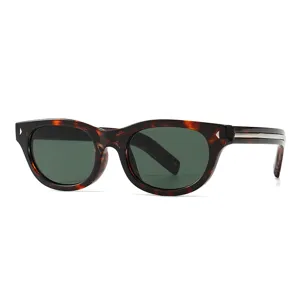 Vintage schildpad zonnebril voor vrouwen, retro ovaal montuur met donkergroene lenzen.
