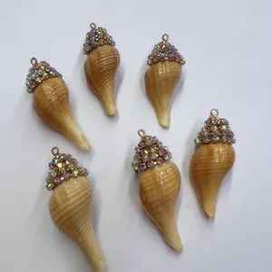 Rhinestone conch shell pendant details, electroplated metal top with sparkly crystal rhinestones.