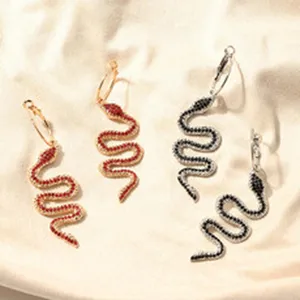 Exquisite Metall Strass Schlangen Ohrringe, stilvolle Punk Schmuck Accessoires.
