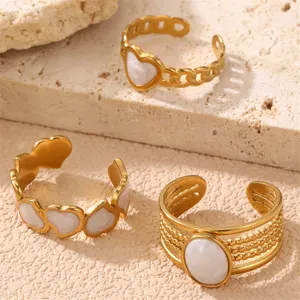 Edles Edelstahl Ring-Set mit weißer Steineinlage und modernem minimalistischen Design.