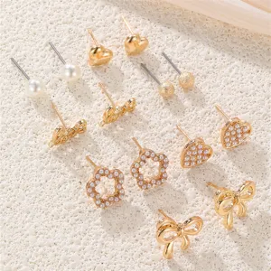 Vergoldetes Ohrring-Set mit Perlen, Herzen, Schleifen und Love-Design für Damen und Mädchen.