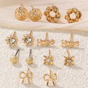 Goldene Ohrstecker Set mit geometrischen, Schleife und Hope Motiven für Damen Mode.