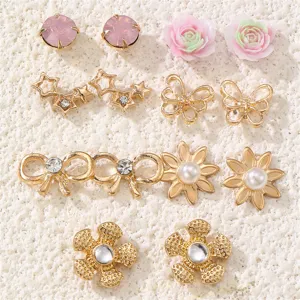Schickes Legierungs-Ohrring-Set mit Strass und Perlen in Stern-, Blumen- und Schleifen-Design.