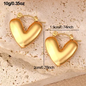 Goldfarbene Herz Creolen aus Edelstahl fuer Damen, elegante minimalistische Schmuck.