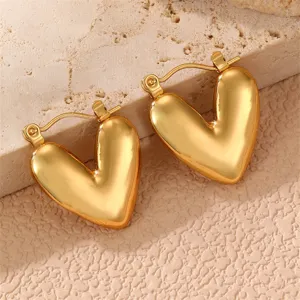 Modische goldene Herz Creolen für Damen, eleganter Edelstahl Schmuck für den Alltag.