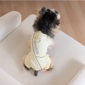 Atmungsaktive, hellgelbe vierbeinige Haustier-Kuehlkleidung fuer kleine Hunde, sehr bequem.