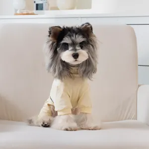 Atmungsaktive vierbeinige Haustierkleidung für kleine Hunde, gelbe Sommerwelpenbekleidung.