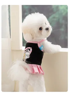 Bezauberndes Sommerkleid für Hunde mit süßem Cartoon-Druck und rosa Faltenrock für Haustiere.