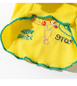 Süße dünne Sommer-Hundekleidung, gelbe Rippstrick Haustierbekleidung mit Stickerei.