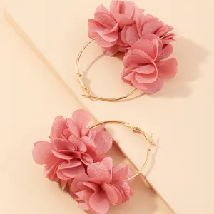 Süße rosa Stoffblume große Creolen für Damen, schicke Legierung Hänge Ohrringe Schmuck.