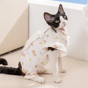 Schattige kattenkleding met vier poten, volantmouwen en berenprint, zachte stof voor huisdieren.