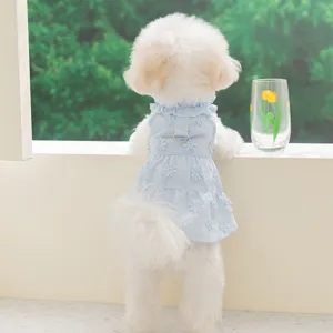Süßes Sommer Hundekleid atmungsaktiv blau Prinzessin Rock mit Gänseblümchen Stickerei.