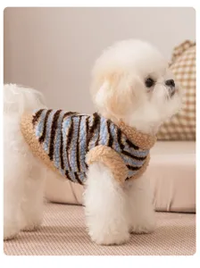 Gemütliche Winter Hundeweste warme gestreifte Fleece Haustierkleidung für Katzen.