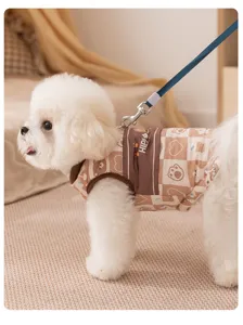 Detailansicht der dicken, warmen Winter-Baumwollweste für Hunde mit kariertem Design.