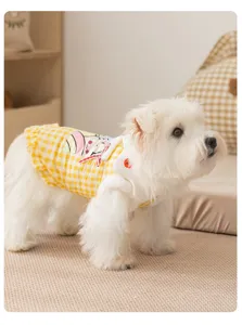 Gilet in pile per cani carino con motivo a quadri gialli, colletto a petalo e tasca per animali.