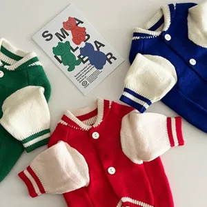 Gemütlicher Strick-Baseballcardigan für Hunde und Katzen, stylische Herbst Winter Haustierkleidung.