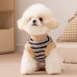 Gemütliche Winter Hundefleece Weste warme gestreifte Haustierbekleidung für kleine Hunde und Katzen.