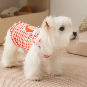 Grazioso gilet invernale per cani, cappotto caldo a quadri rossi con colletto e tasca.