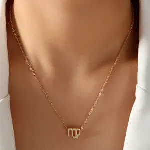 Zarte goldfarbene Kette mit einem minimalistischen Sternzeichen Jungfrau Anhänger.