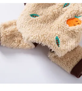 Cálida ropa de forro polar para perros de invierno suave y bonita con detalles bordados cómodos