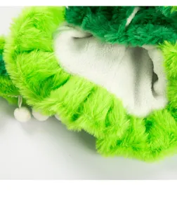Vista dettagliata della fodera del costume per animali pelosi verde, calda per cani.