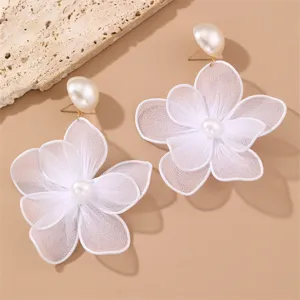 Pendientes de flores de malla blanca elegantes con perno de perla para mujer fiesta