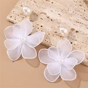 Elegantes pendientes de tuerca de perlas de flores de malla de doble capa blanca mujer