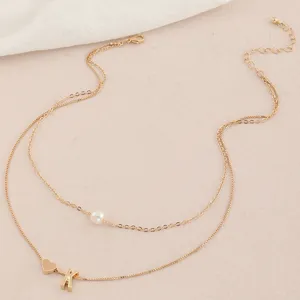 Doppelagige goldene Halskette mit Perle, Herz und Buchstabe K Anhänger Damenschmuck.