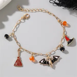 Bracciale con ciondoli di Halloween con pipistrello, cappello da strega e scopa.