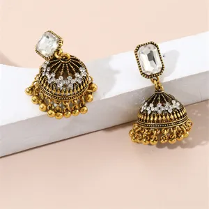 Boucles d'oreilles pendantes style indien Jhumka or antique avec oxydes de zirconium.