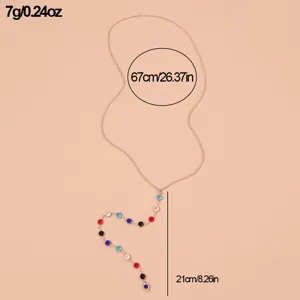Μακρύ κολιέ με πολύχρωμες στρογγυλές πέτρες, κομψή μεταλλική χρυσή αλυσίδα για γυναίκες.