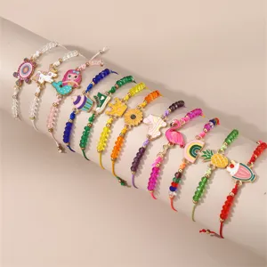 Bunte geflochtene Perlenarmbänder Set mit süssen Cartoon Anhängern für Damen Mode Schmuck Geschenk.