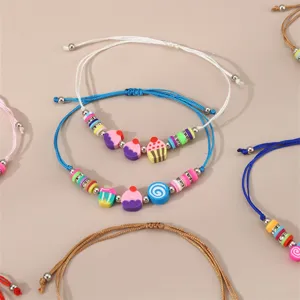 Bunte handgemachte Tonperlen geflochtene Armbänder mit süßen Cupcake und Lutscher.