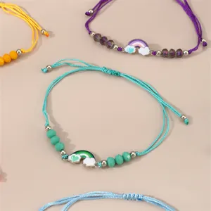 Bunte geflochtene Perlenarmbänder für Damen mit süßen Regenbogen-Wolken-Anhängern und Kordel.