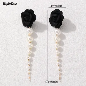 Elegante schwarze Stoffrosen lange Perlenquasten Ohrringe mit Goldkette für modische Damen.