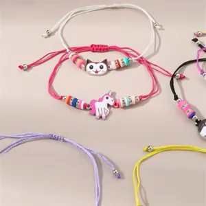 Geflochtenes Armband Set mit bunten Strasssteinen und süßen Tieranhängern für Damen Mode.