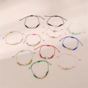 Bunte geflochtene Charm-Armbänder Set mit bösem Blick und Hamsa-Hand-Motiven für Damen.