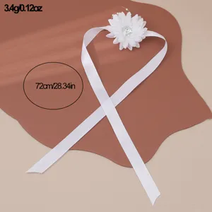 Bracciale da polso da sposa in tessuto bianco con perle, elegante accessorio per matrimoni