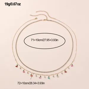 Strass Kirschen Körperkette Detail, funkelnde Kristall Taillenkette mit bunten Anhängern.