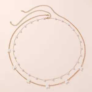Mehrlagige goldene Taillenkette mit Perlen und weißen Schmetterlingsanhängern für Damen.