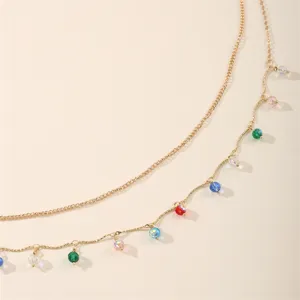 Doppellagige goldene Taillenkette mit bunten Kristallperlen für Sommer Strand Mode.