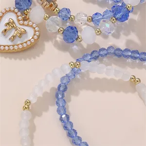 Handgemachtes blaues weisses Perlenarmband Set mit süßem Schleifen Herz Anhänger Damen.