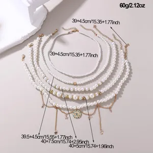 Mehrlagige Perlenkette mit Metallkette und Anhänger, elegante modische Damenschmuck Accessoires.