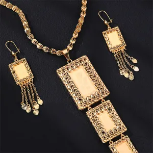 Exquisites europäisches Vintage-Hohlgold-Kupfer-Schmuckset mit Halskette und Ohrringen