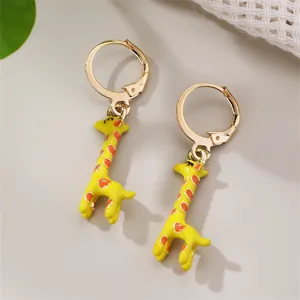Jolies boucles d'oreilles pendantes girafe dessin animé pour femme, bijoux émail plaqué or.