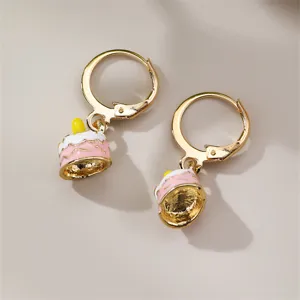 Jolies boucles d'oreilles pendantes gâteau rose pour femmes, émail doré élégant et mignon.