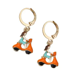 Boucles d'oreilles pendantes mignonnes en émail scooter pour femmes, bijoux de mode dorés.